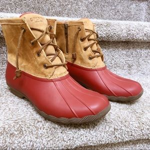 Women’s Sperry duck boots with suede top, lace up, size 10